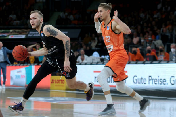 中保持持续 中保持持续